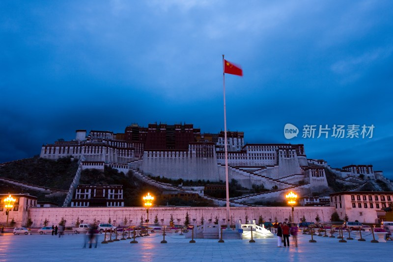 布达拉宫夜景