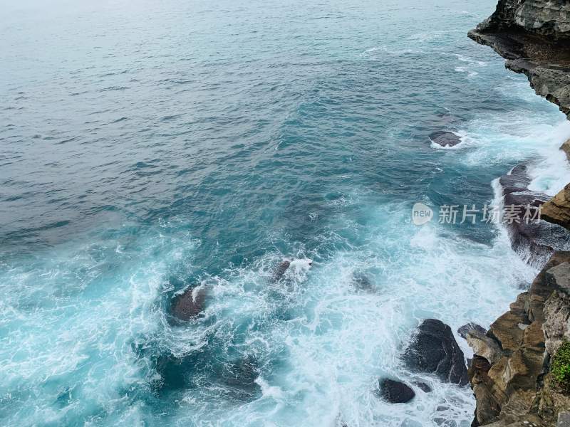 海浪波涛汹涌浪花巨浪浪潮汹涌