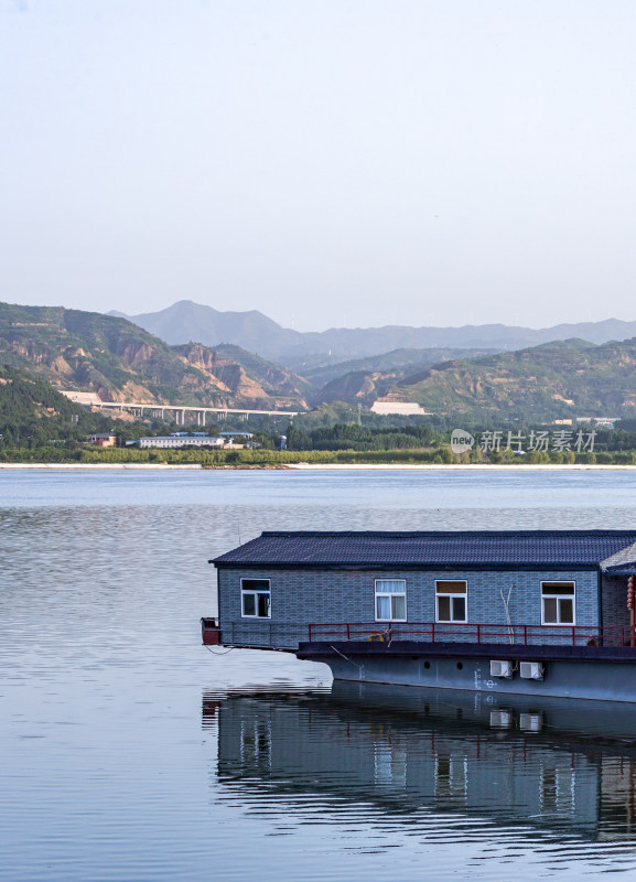 河南三门峡陕州公园天鹅湖黄河公园景点景观