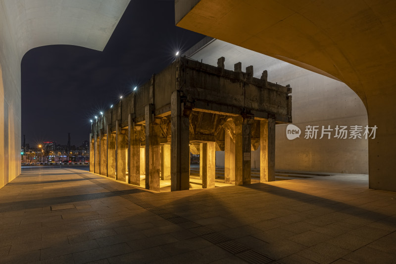上海徐汇龙美术馆夜景