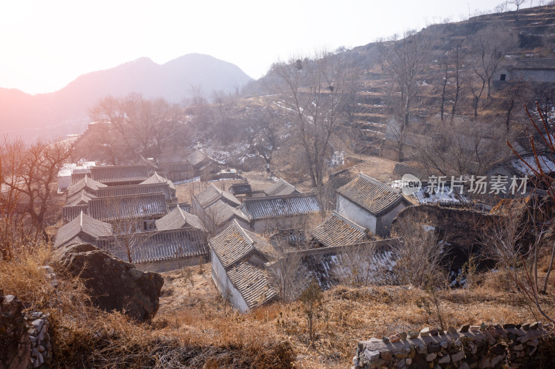 北京门头沟大山里烂尾的旅游村