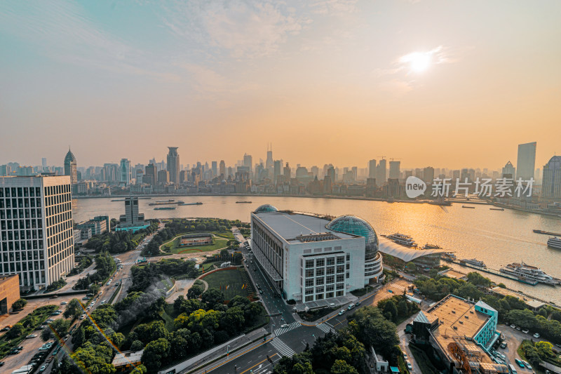 中国上海陆家嘴外滩黄浦江城市建筑落日航拍