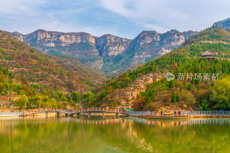 山东淄博潭溪山大裂谷地质公园秋景