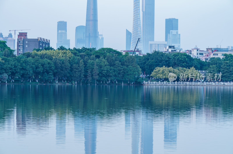 广州海珠湖公园与城市现代住宅高楼建筑群