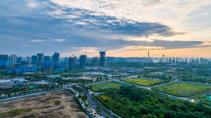 成都金融城东的建筑工地和储备用地