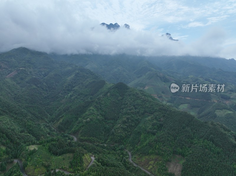 航拍远处山顶北云层覆盖仙山大好河山圣堂山