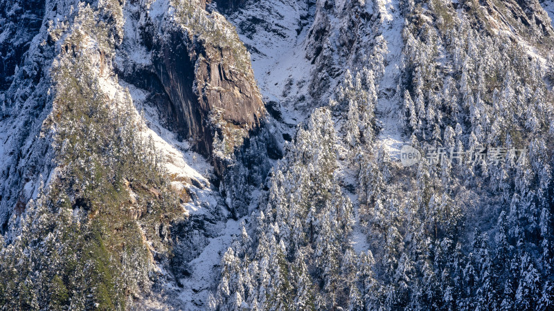 四川西部甘孜州海螺沟景区美丽雪后风光