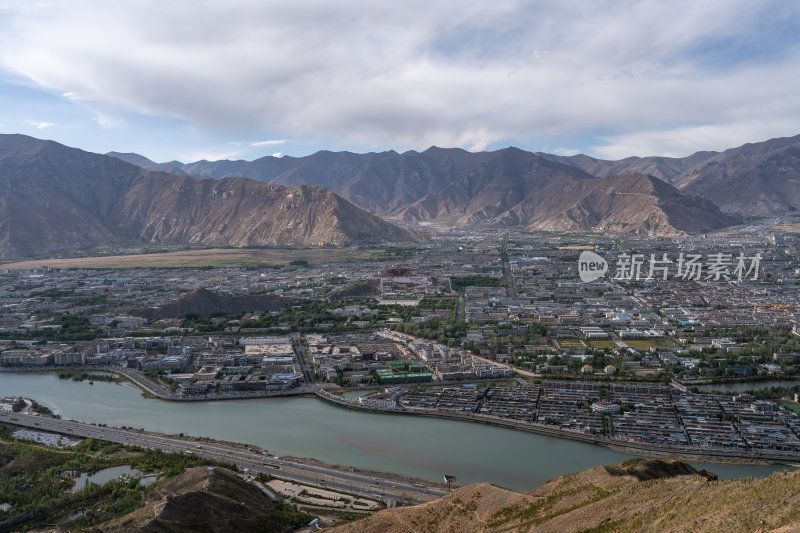 西藏拉萨南山公园远眺高原圣殿布达拉宫全景