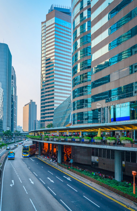 香港中环CBD城市道路与摩天大楼建筑景观