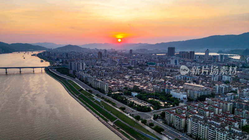 广东肇庆城市晚霞航拍图