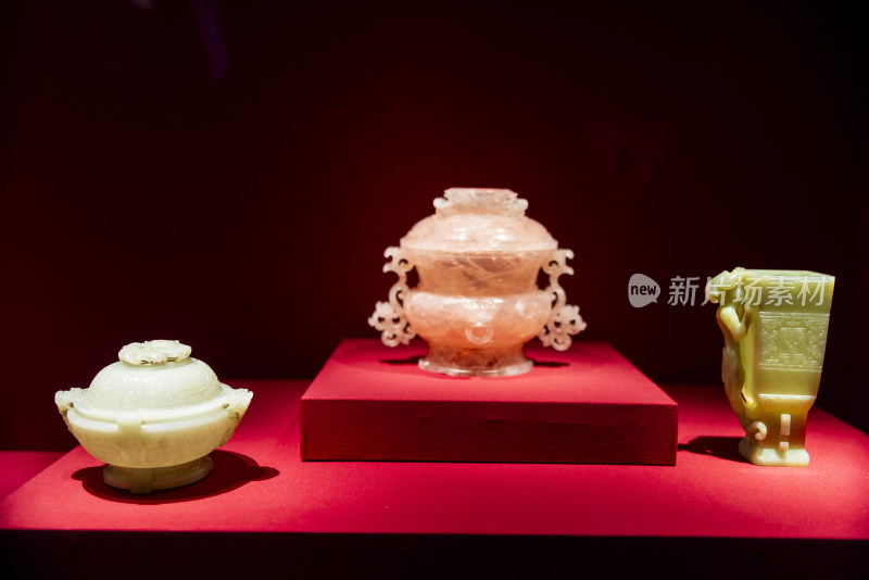 清代乾隆芙蓉石蟠螭耳盖炉，南京博物院藏