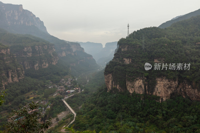 河南林州太行山峡谷中的高家台村02