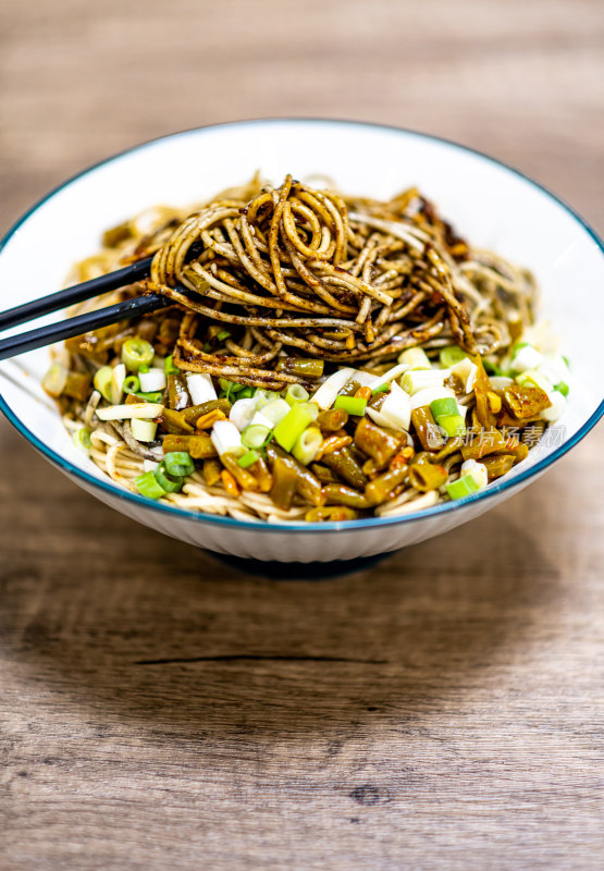 一份武汉热干面美食