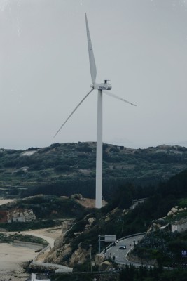 平潭阴天海边风车