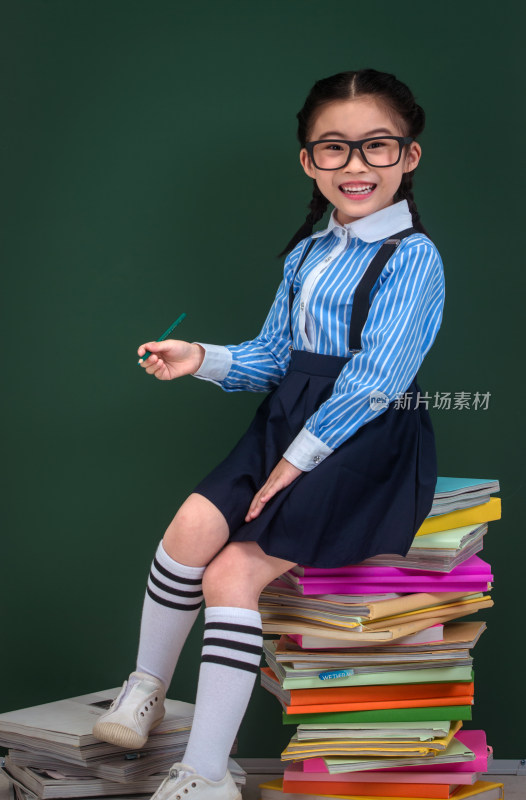 穿着校服的小学女生