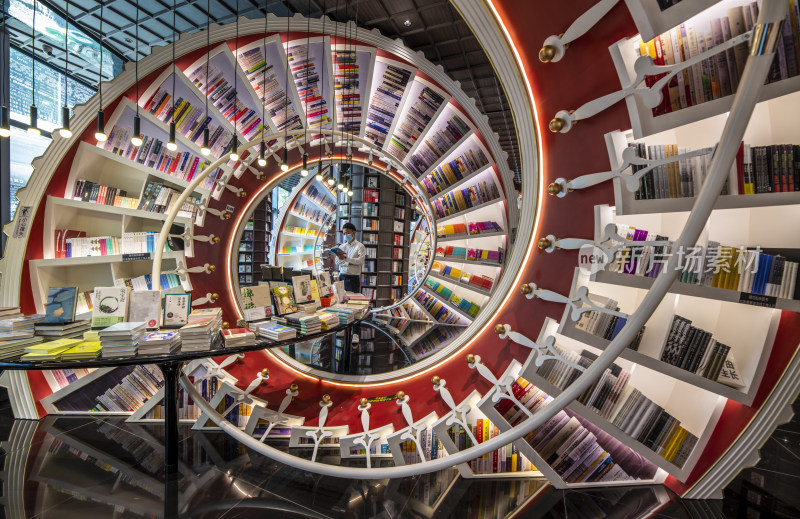 深圳钟书阁创意书架造型的书店内部景观