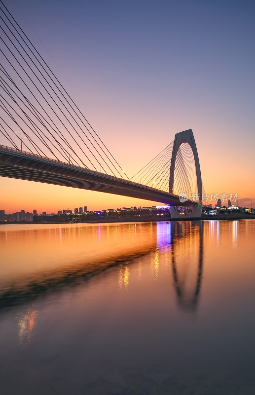 广西南宁青山大桥城市风光建筑夜景