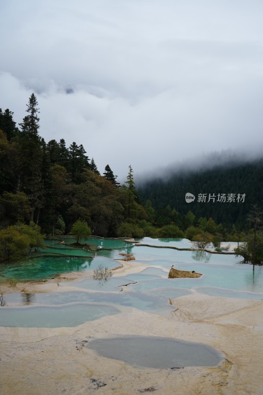 四川阿坝藏族羌族自治州黄龙风景区