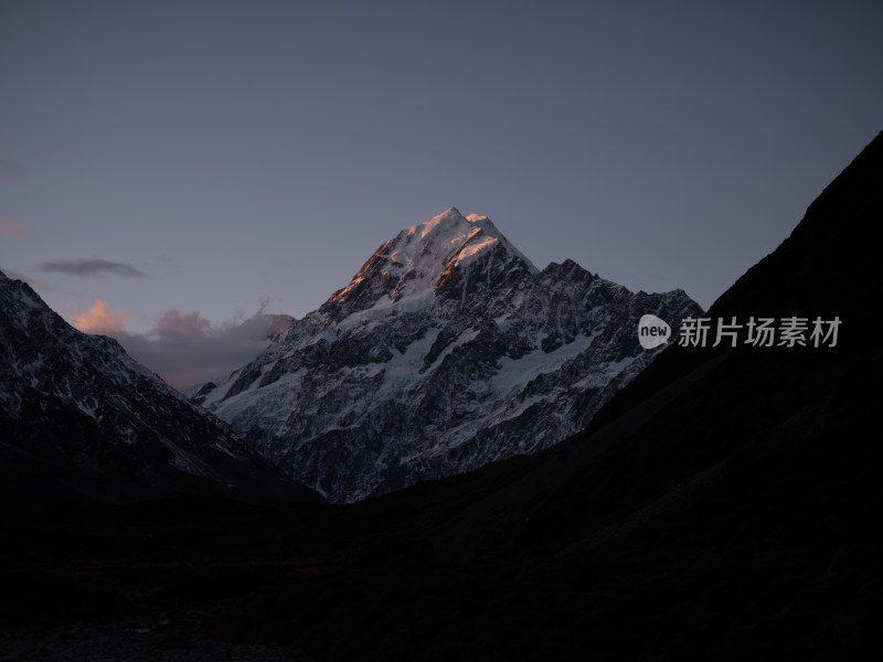 新西兰库克山脉HookerValleyTrack日照金山