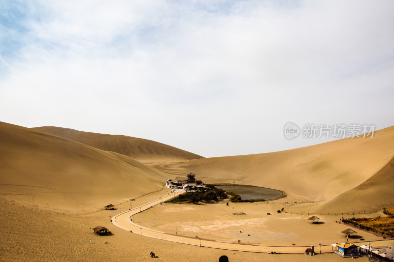 敦煌鸣沙山景区