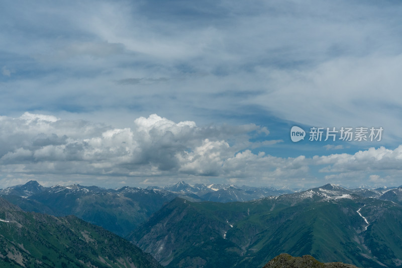 新疆阿勒泰云霄峰景色