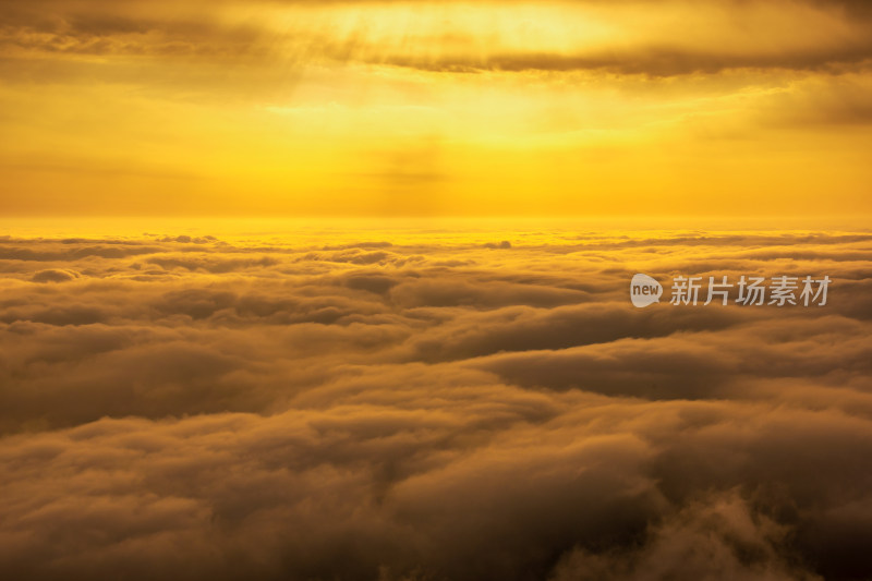 洛阳老君山日出大气云海