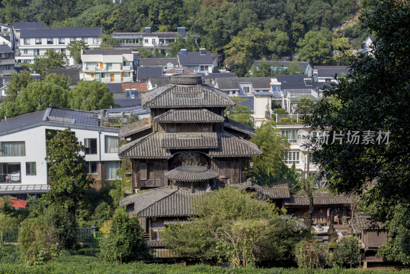 杭州满觉陇茶园小木屋，似《千与千寻》汤屋