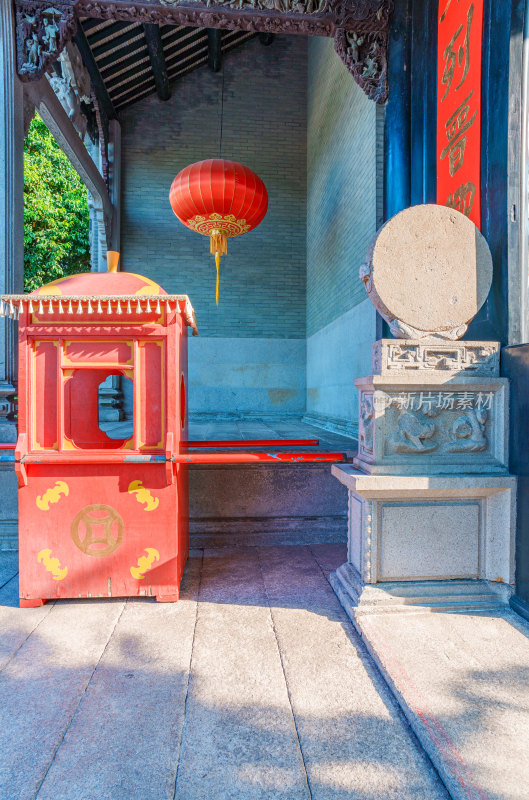 广州番禺余荫山房中式传统红色轿子