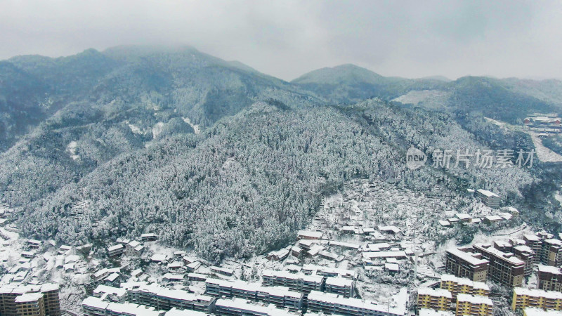 航拍山川丘陵冬天雪景