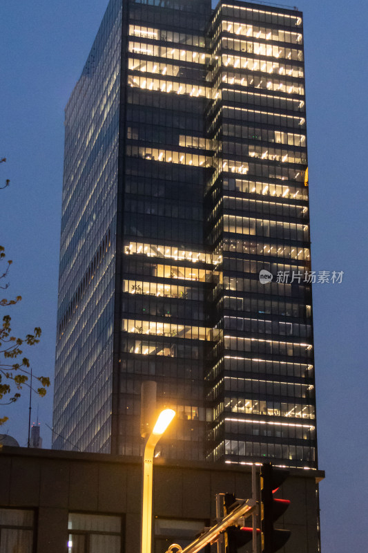 夜幕下的摩天大楼都市夜景城市