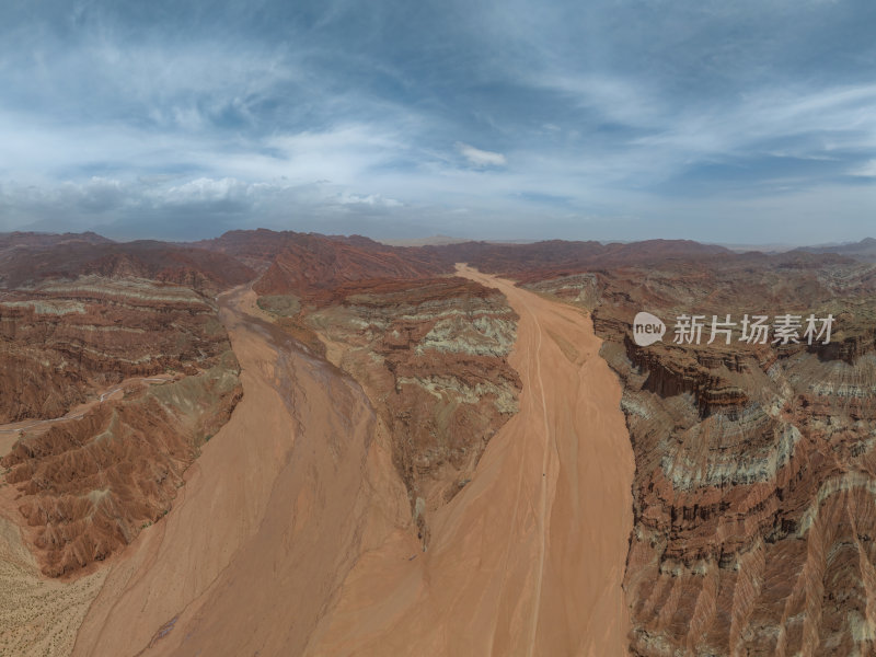 新疆南疆阿克苏温宿大峡谷天山托木尔峰航拍