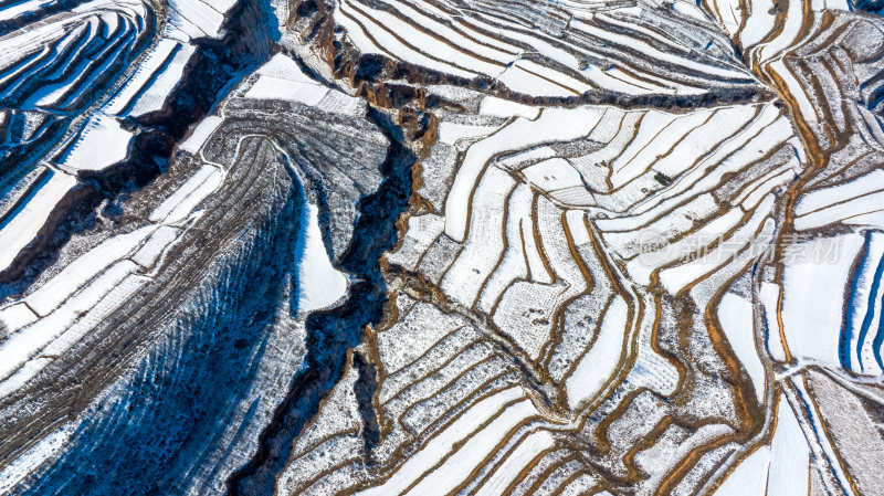 梯田航拍全景自然风景冬天下雪地形地理