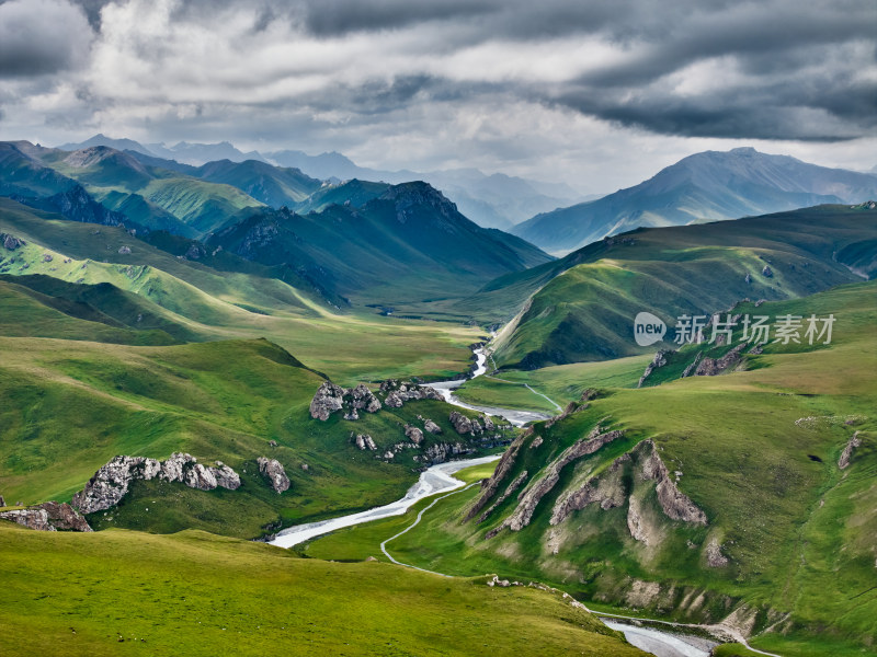 独库公路的草原美景