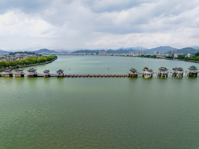 航拍夏季白天广东潮州韩江广济桥风光