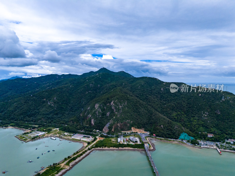 海上岛屿南澳岛航拍图