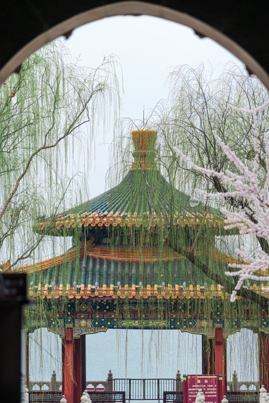 初春中国北京北海公园五龙亭