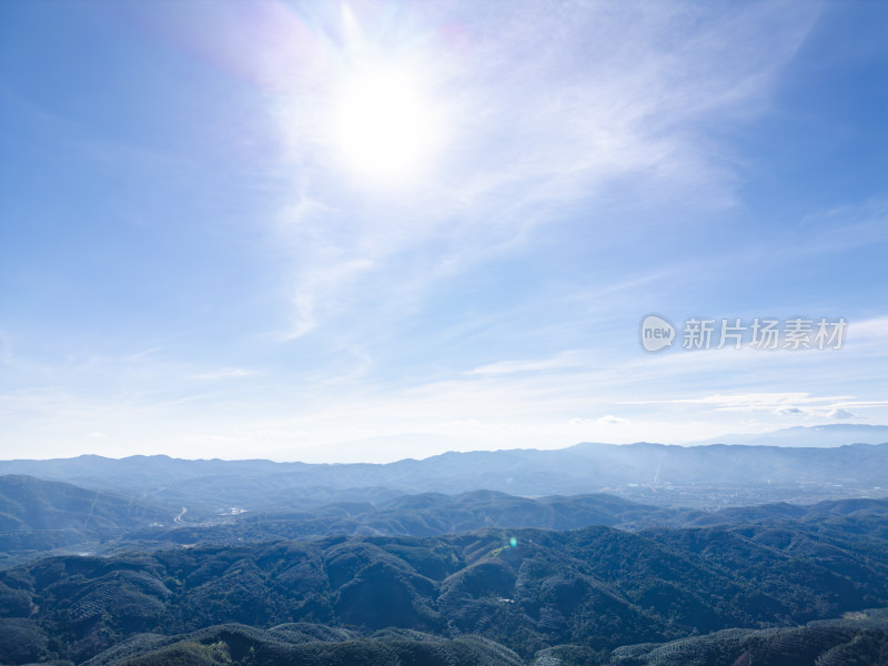 辽阔壮观的群山航拍全景