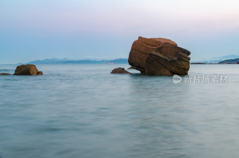 青岛太平角公园，海上的巨石