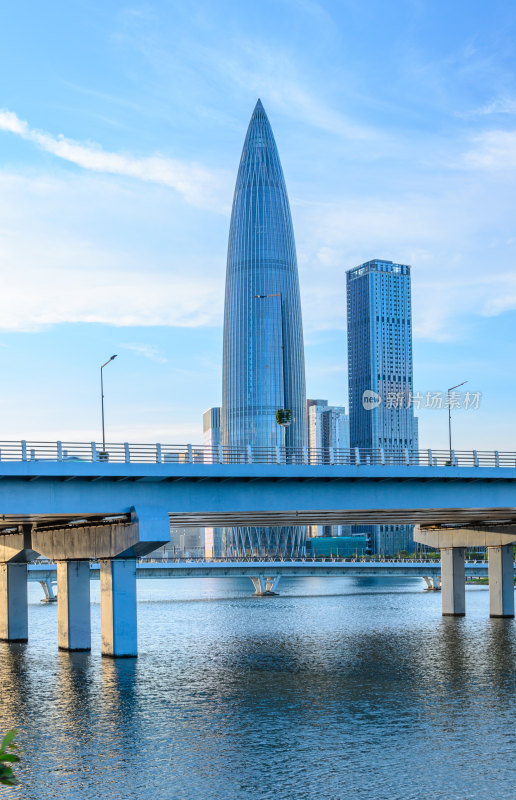深圳湾CBD摩天大楼建筑群与桥梁