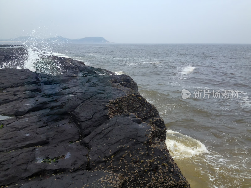 漳州火山岛海边火山岩石