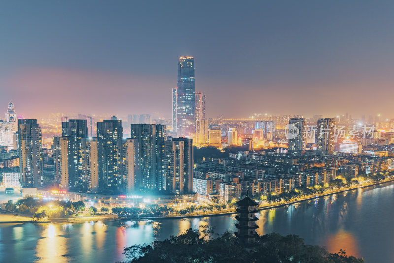 柳州半岛与蟠龙山蟠龙塔夜景