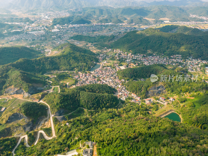 航拍蓝天白云下的青山河流稻田乡村风光