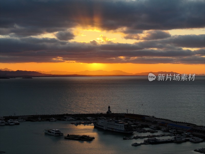 威海高区小石岛海湾西海岸晚霞丁达尔