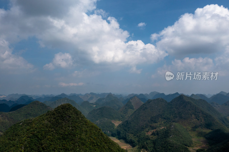 山脉 山峰 山峦 云雾缭绕的山峰