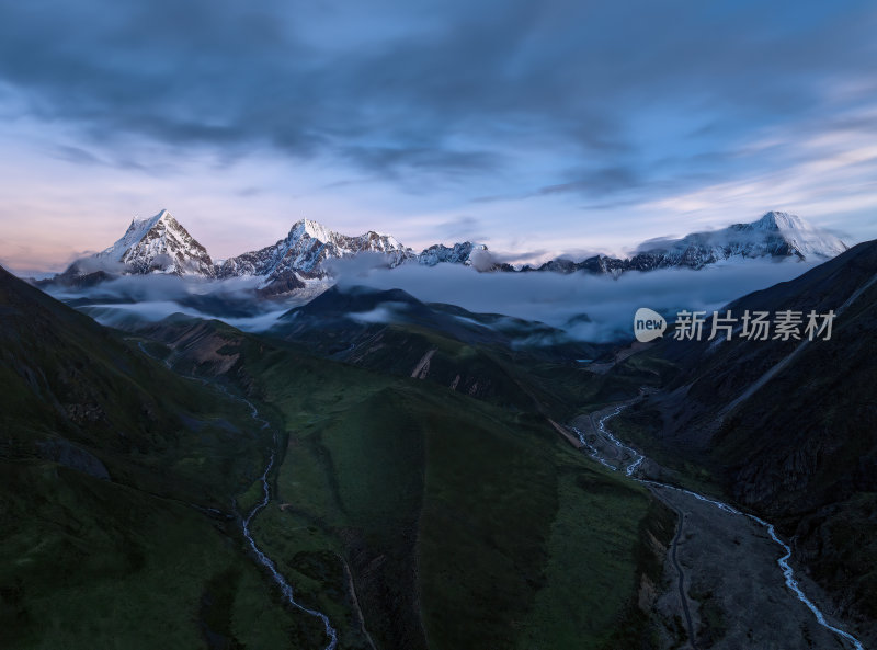 西藏山南洛扎秘境库拉岗日白马林措航拍