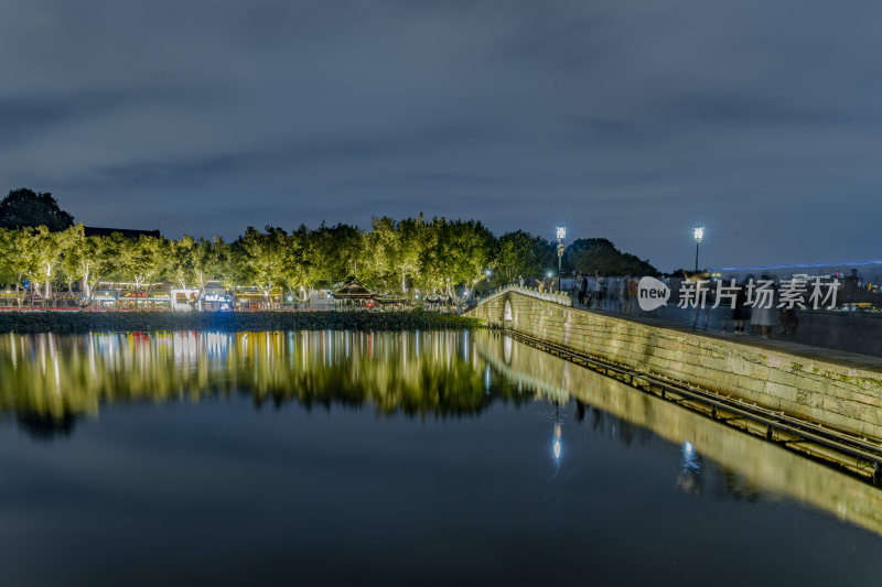 杭州西湖断桥景点夜景