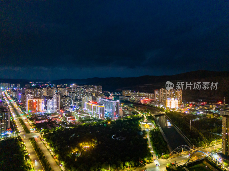 甘肃定西城市夜景航拍图