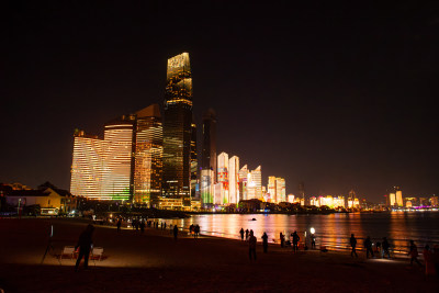 青岛第三海水浴场夜景高楼灯光秀风光