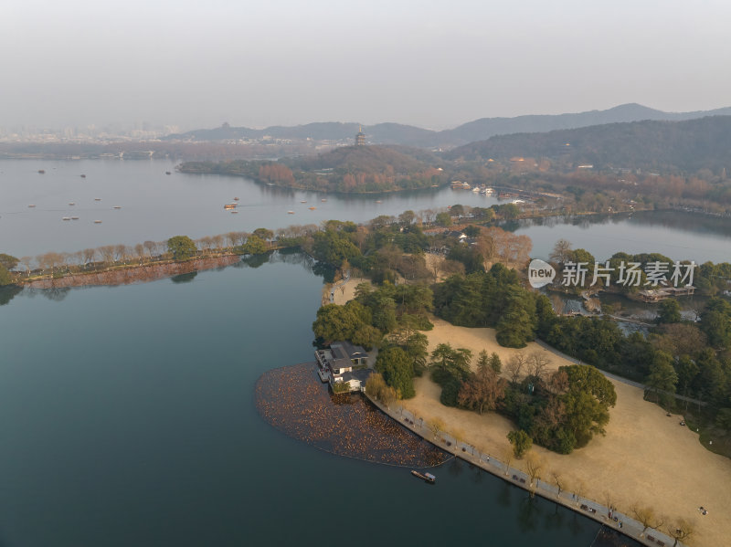 浙江杭州西湖杨公堤雷峰塔秋季高空航拍