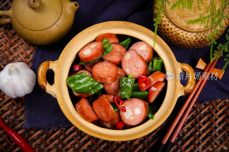 香辣美味的炒红肠